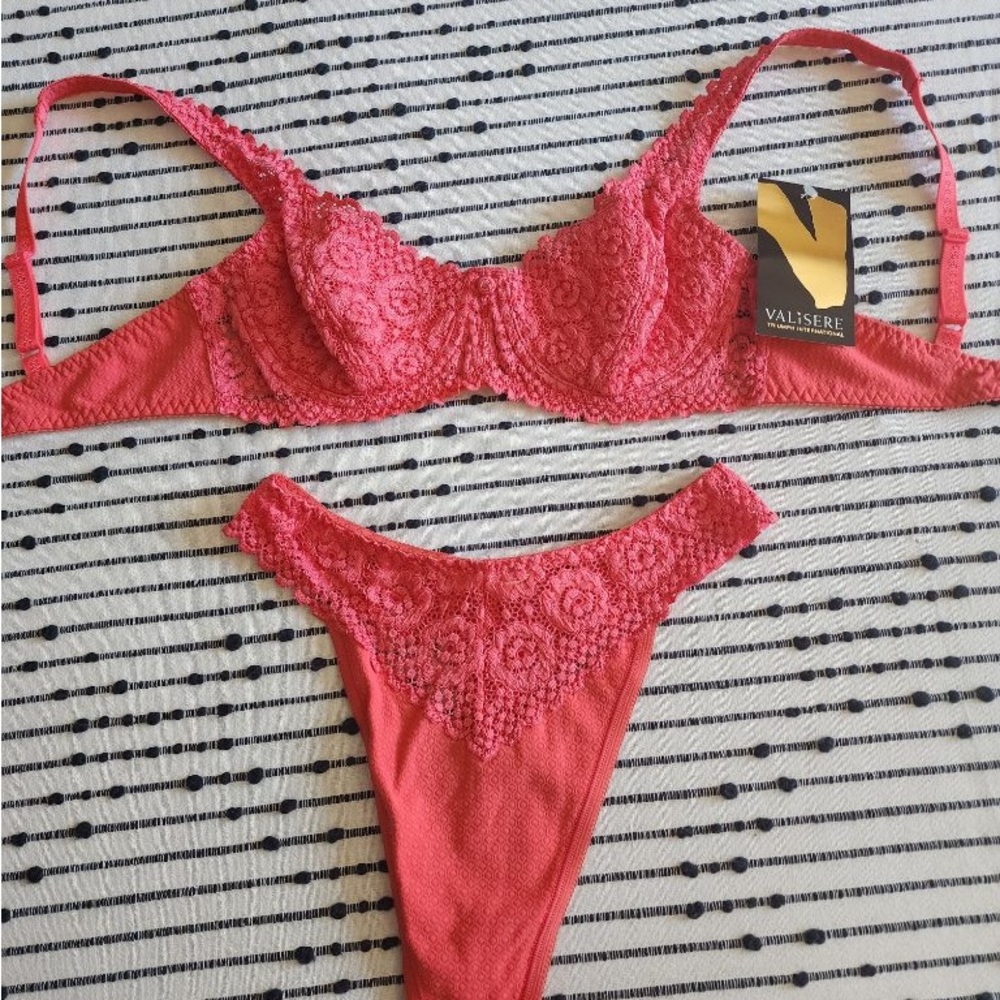 VALISERE Padded Lace Bra & Thong